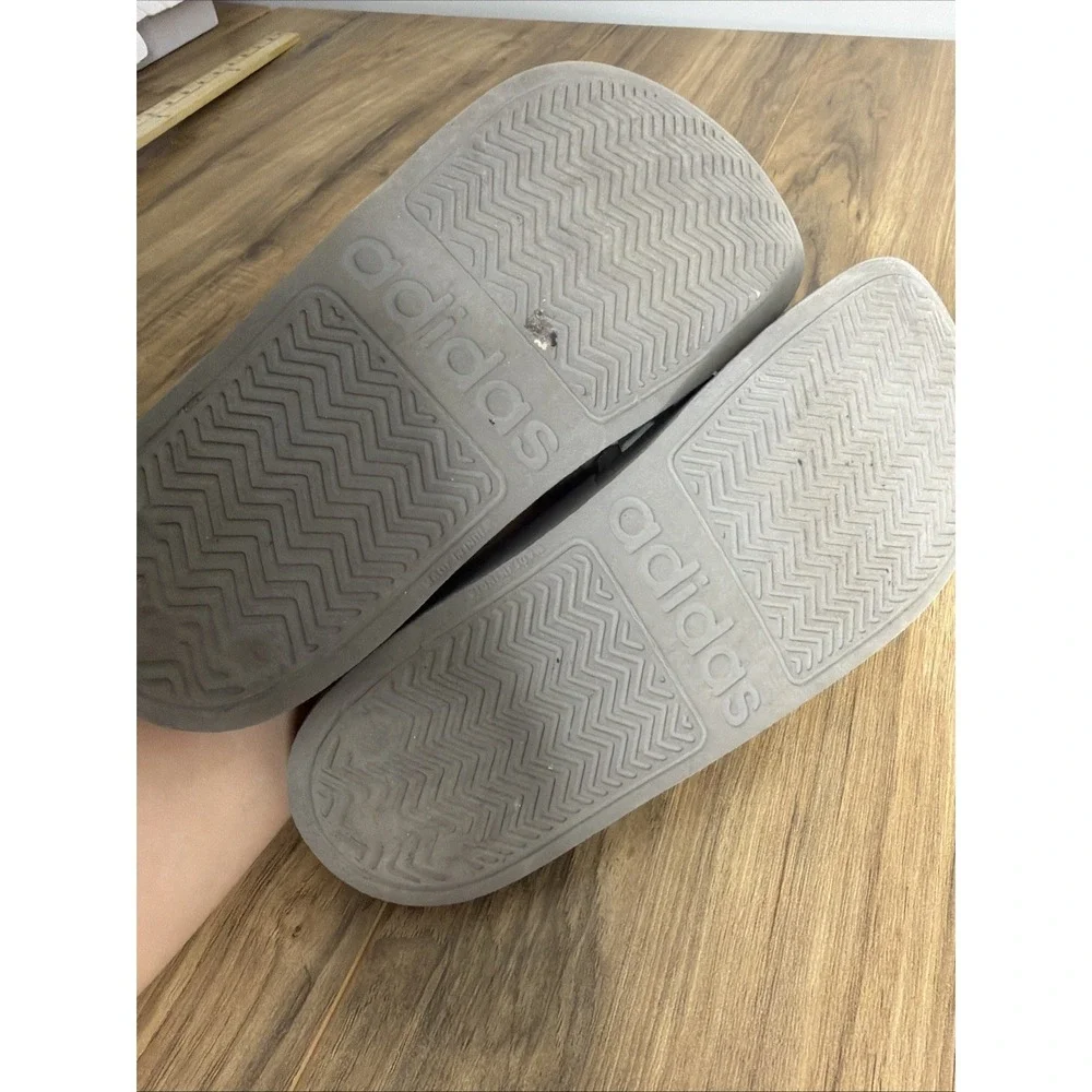 Men's Adidas Adilette shower shoes slides‎ gray white stripe size 6